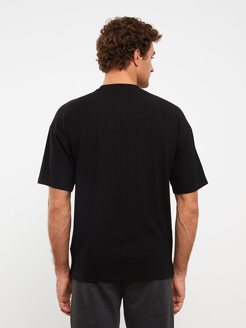 Ерлерге арналған дөңгелек жағалы қысқа жеңді негізгі футболка-4