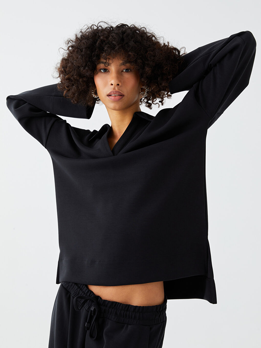 Siyah Polo Yaka Düz Uzun Kollu Kadın Sweatshirt-1