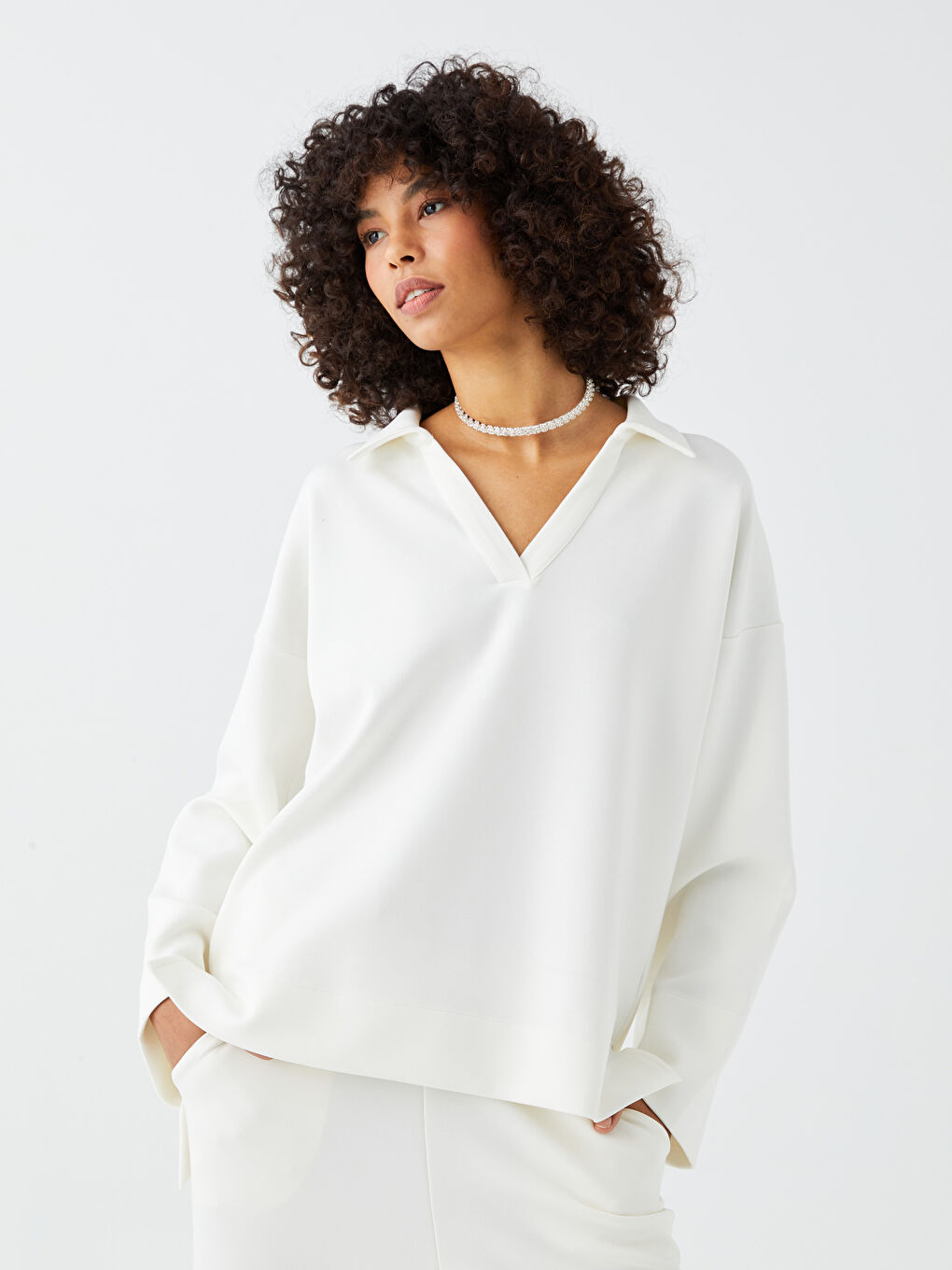 Beyaz Polo Yaka Düz Uzun Kollu Kadın Sweatshirt