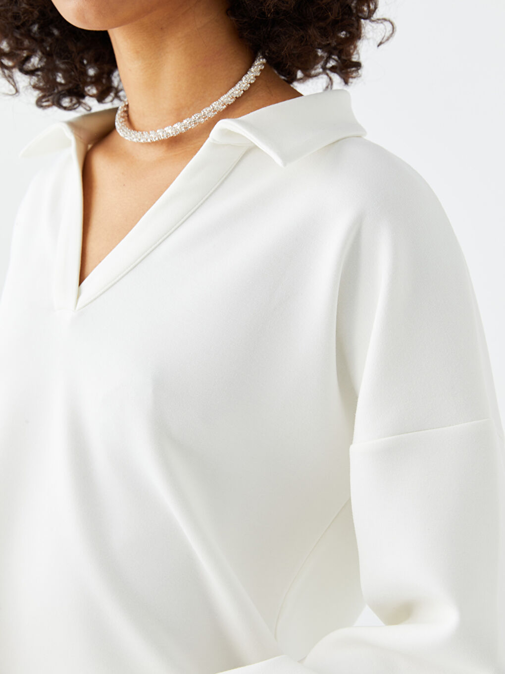 Beyaz Polo Yaka Düz Uzun Kollu Kadın Sweatshirt-3