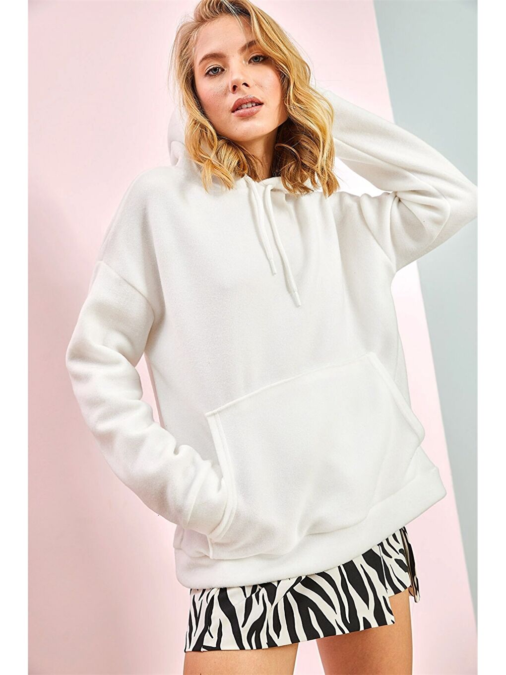 Beyaz Kapüşonlu Düz Uzun Kollu Kadın Sweatshirt
