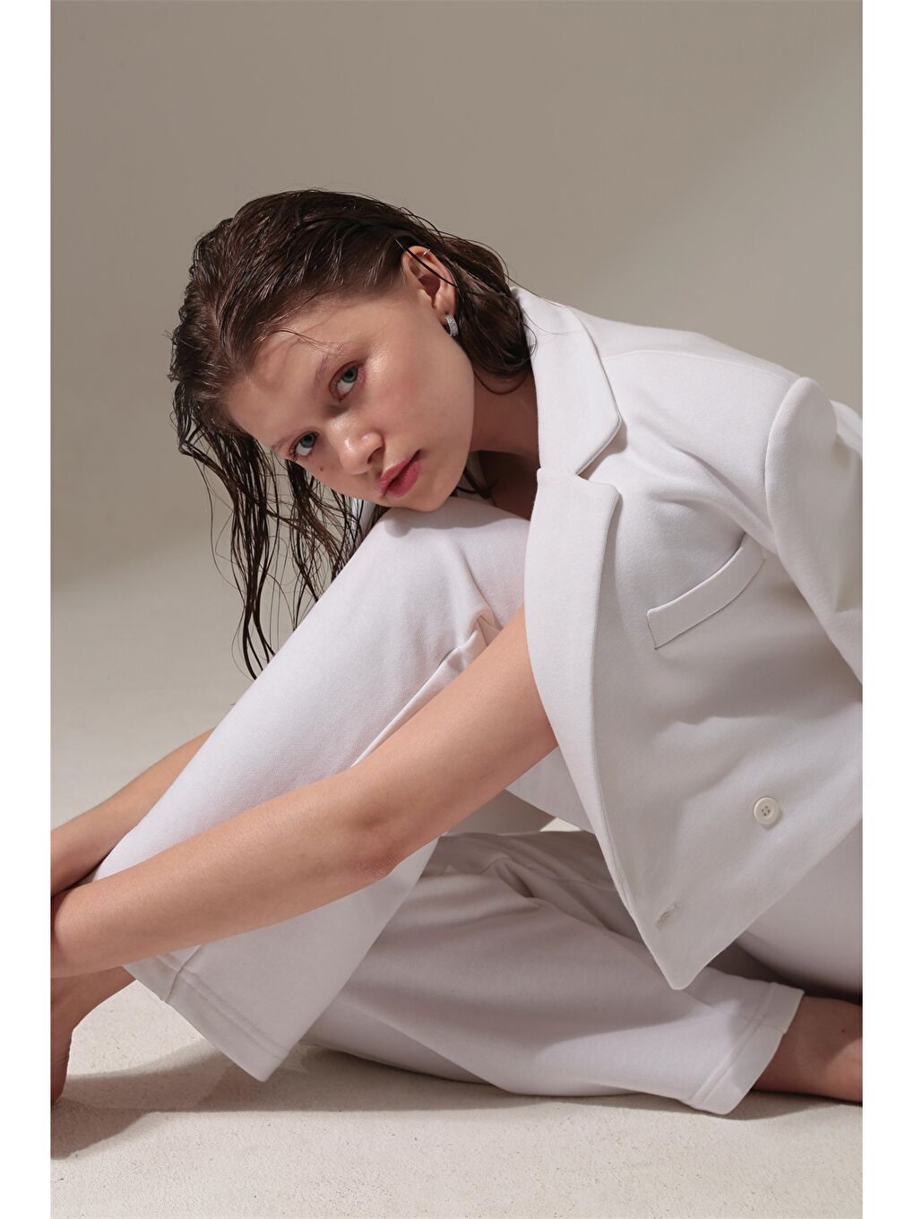 Beyaz Düz Uzun Kollu Crop Kadın Blazer Ceket