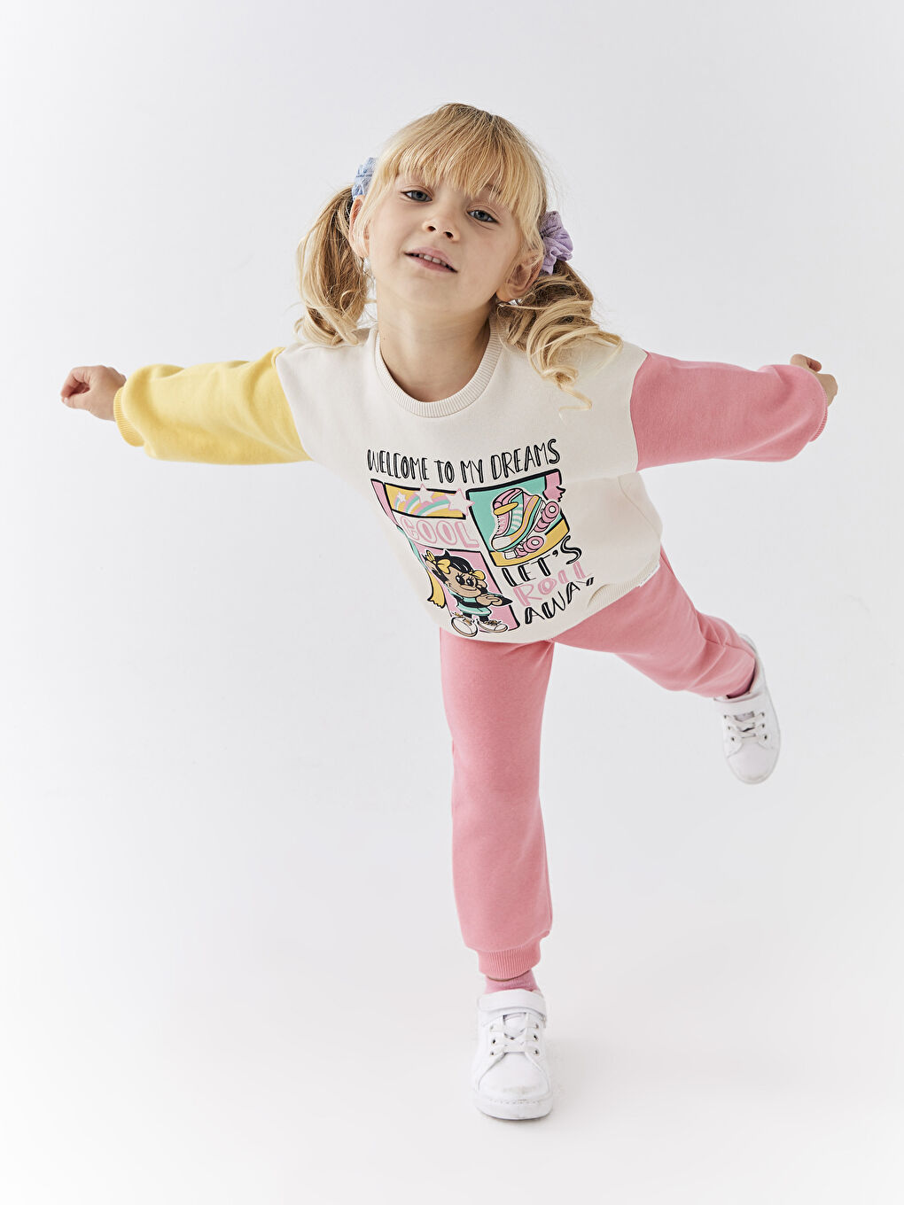 Bej Bisiklet Yaka Uzun Kollu Nostaljik Maymun Baskılı Kız Bebek Sweatshirt ve Eşofman Alt 2'li Takım-1