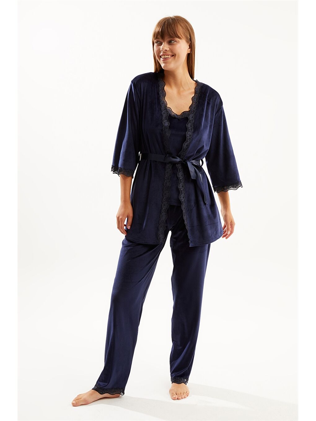 Lacivert V Yaka Nakışlı Askılı Kadife Kadın Pijama Takımı ve Sabahlık-1