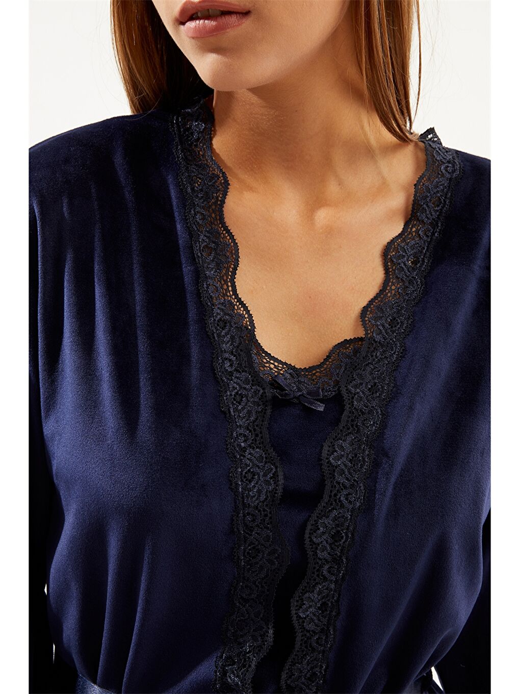 Lacivert V Yaka Nakışlı Askılı Kadife Kadın Pijama Takımı ve Sabahlık-5