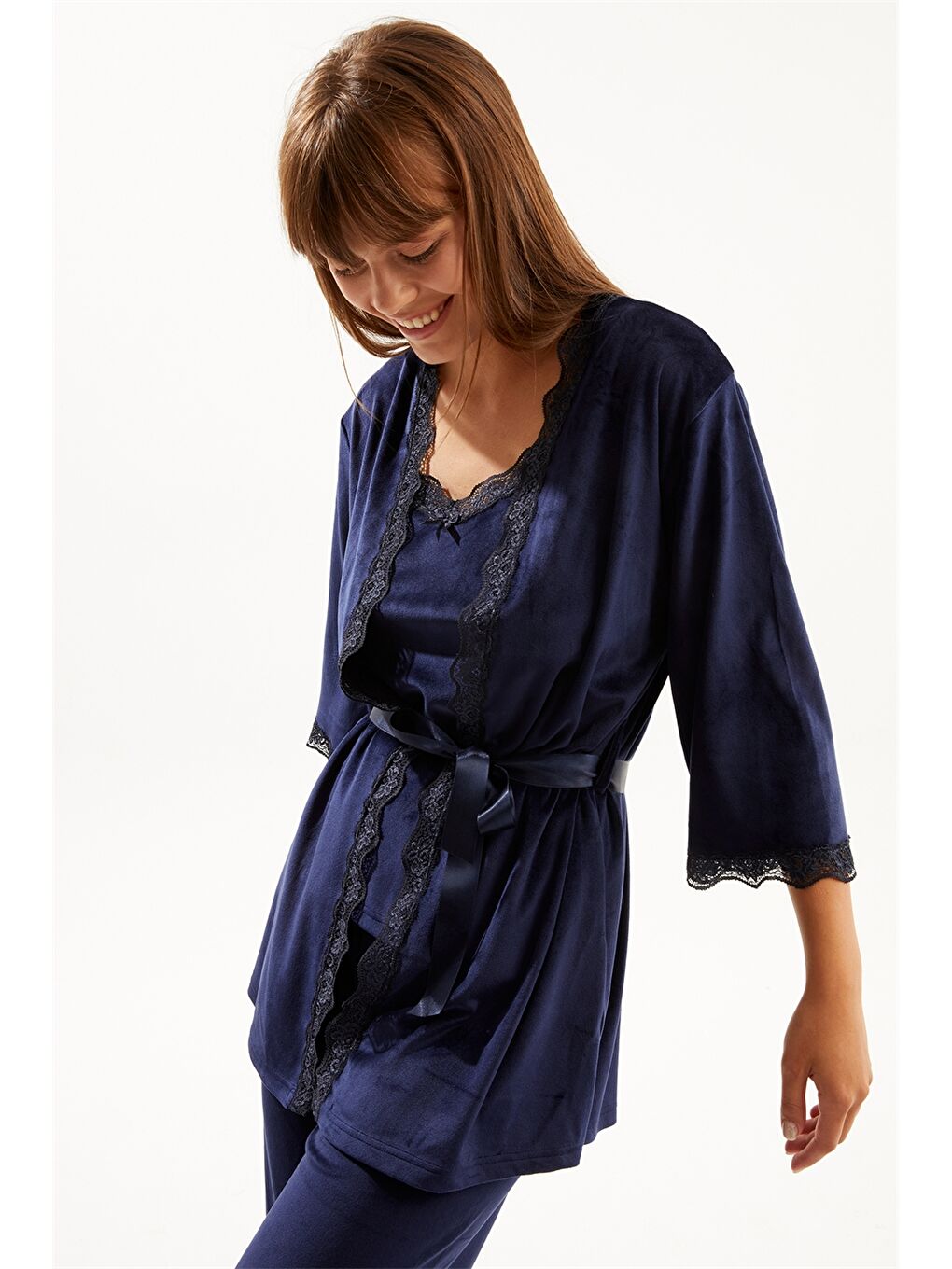 Lacivert V Yaka Nakışlı Askılı Kadife Kadın Pijama Takımı ve Sabahlık-6