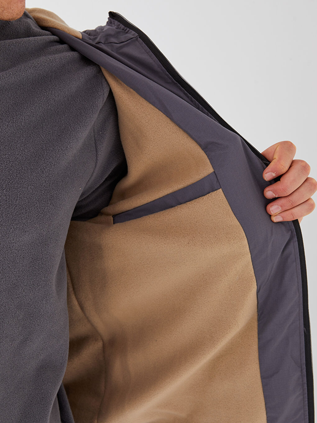 Gri Standart Kalıp Kapüşonlu Erkek Mont-4