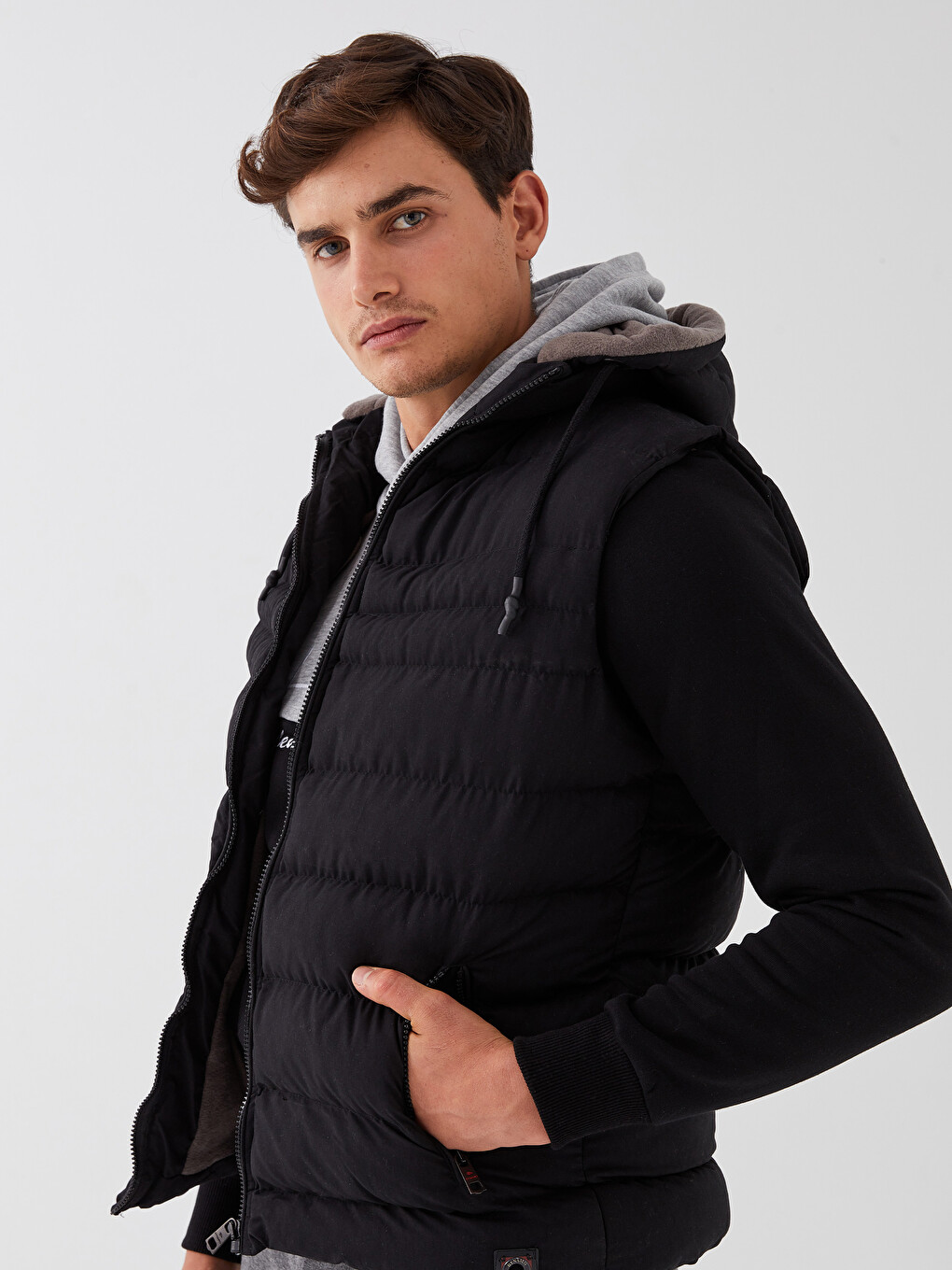 Siyah Slim Fit Kapüşonlu Dik Yaka Erkek Şişme Yelek