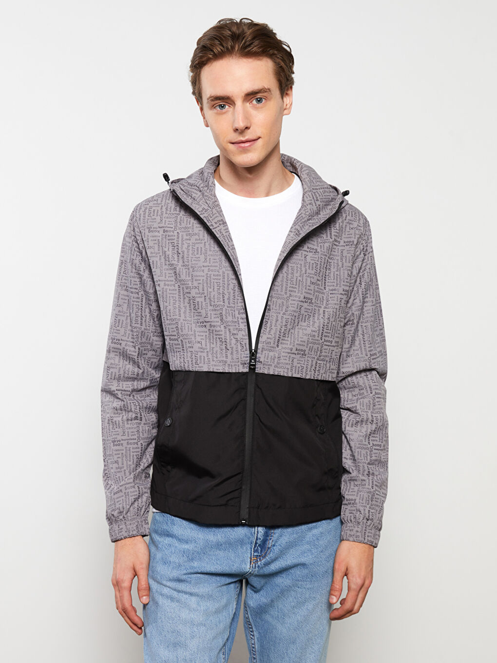 Gri Standart Kalıp Kapüşonlu Renk Bloklu Erkek Yağmurluk