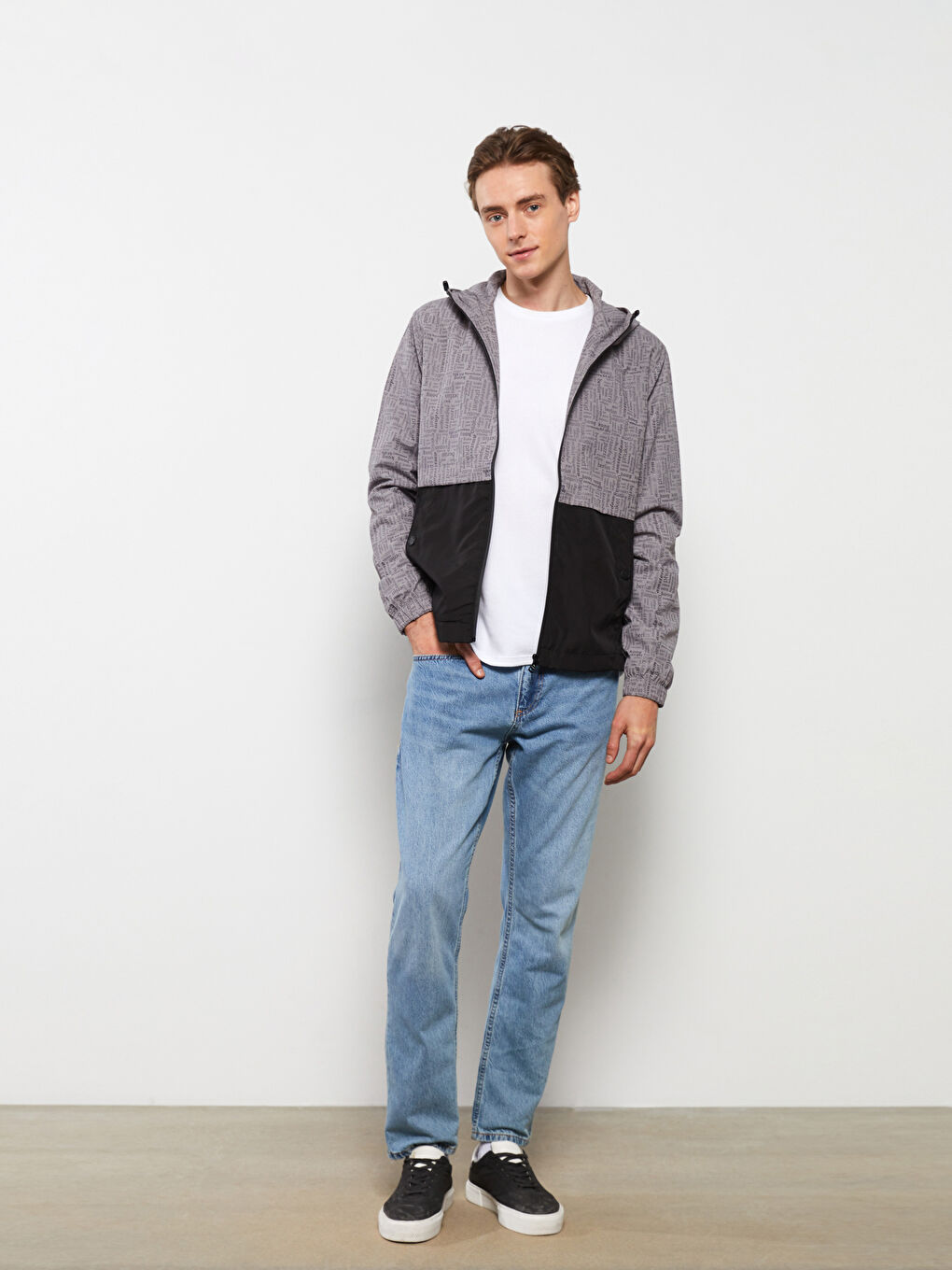 Gri Standart Kalıp Kapüşonlu Renk Bloklu Erkek Yağmurluk-1