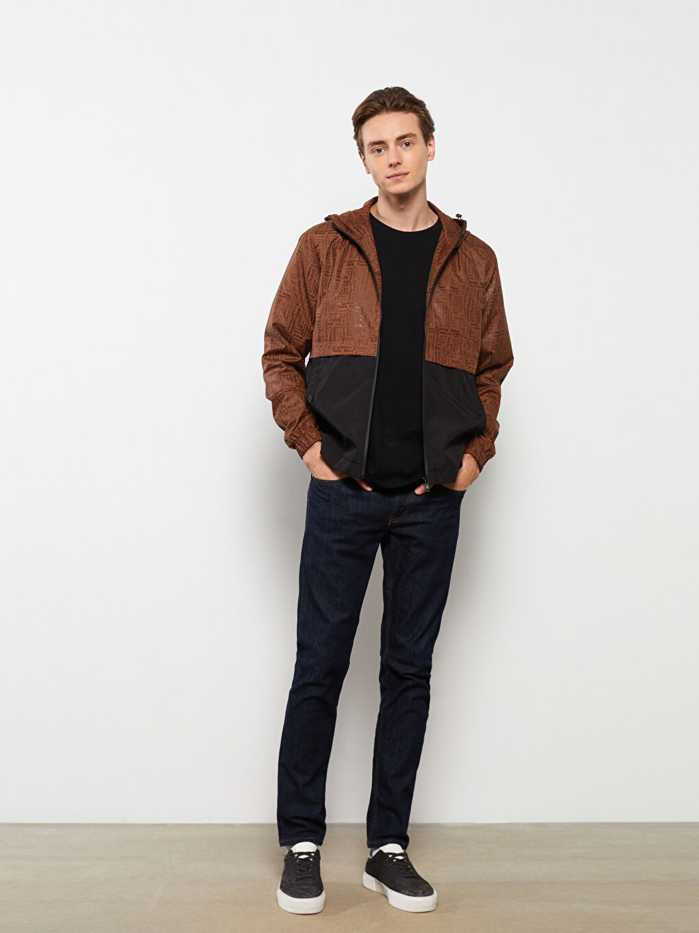 Kahverengi Standart Kalıp Kapüşonlu Renk Bloklu Erkek Yağmurluk-1