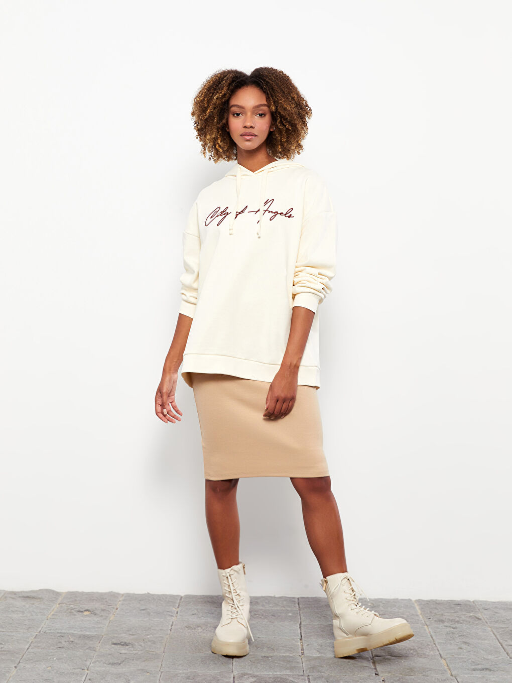 Bej Kapüşonlu Nakışlı Kadın Kalın Sweatshirt-2