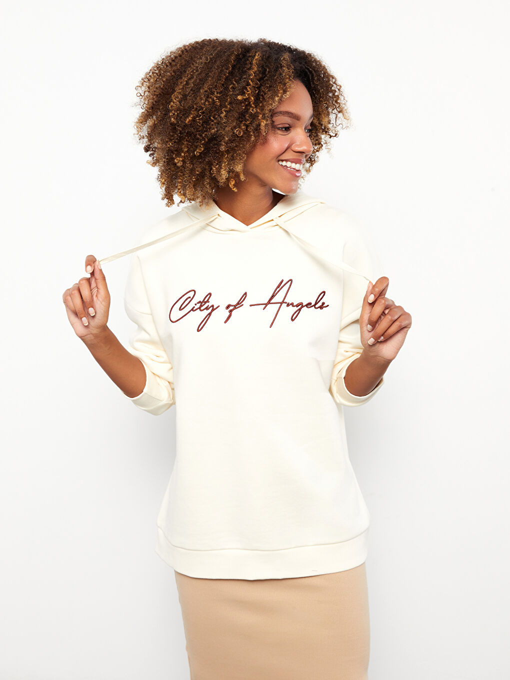 Bej Kapüşonlu Nakışlı Kadın Kalın Sweatshirt-3