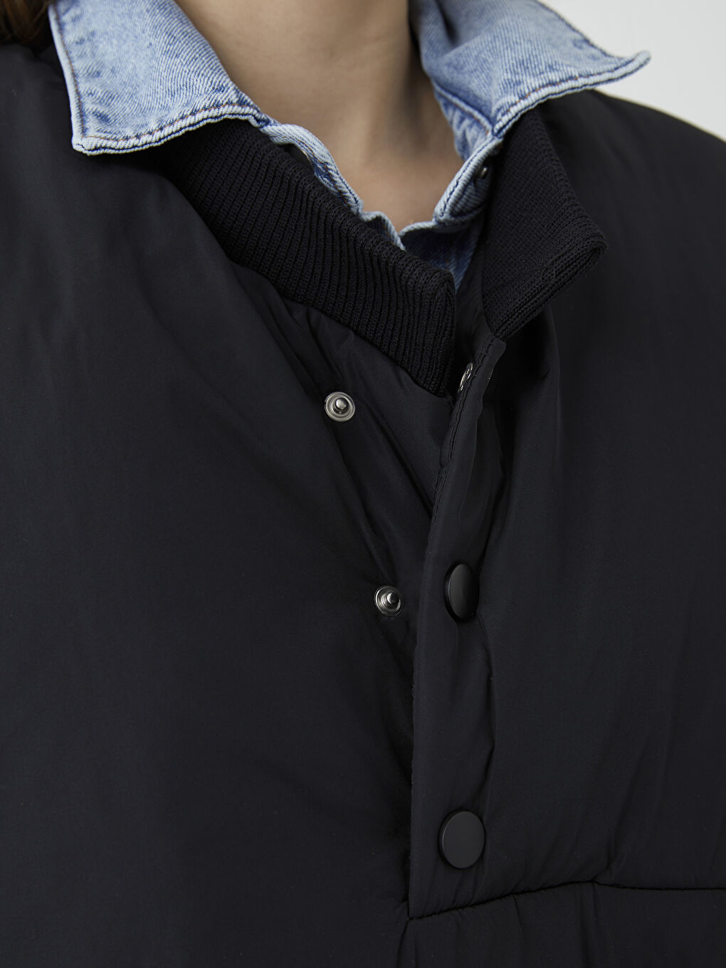 Siyah Kadın Dik Yaka Düz Panço-4