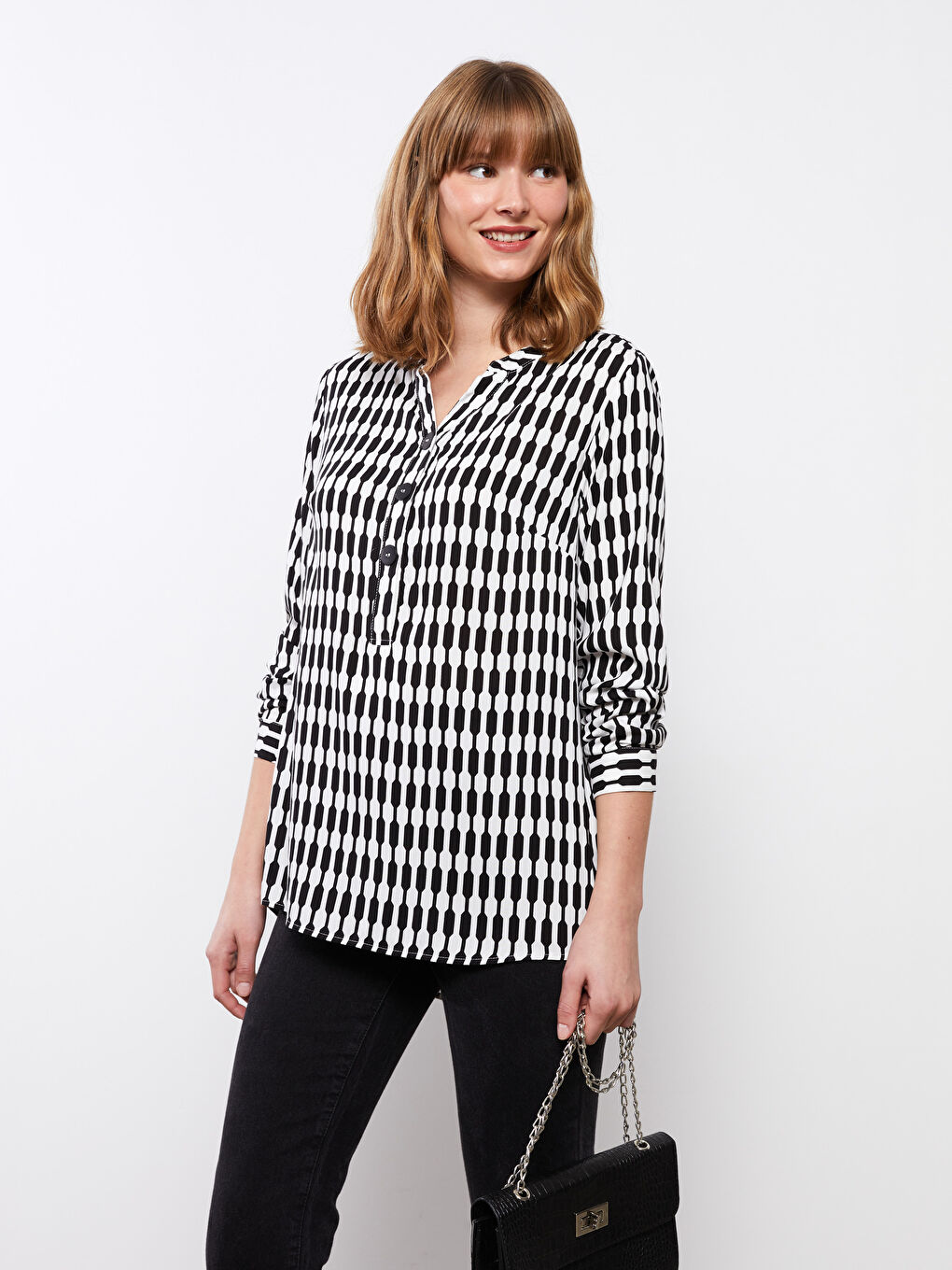 Bej Kaçık Yaka Desenli Uzun Kollu Kadın Bluz-1