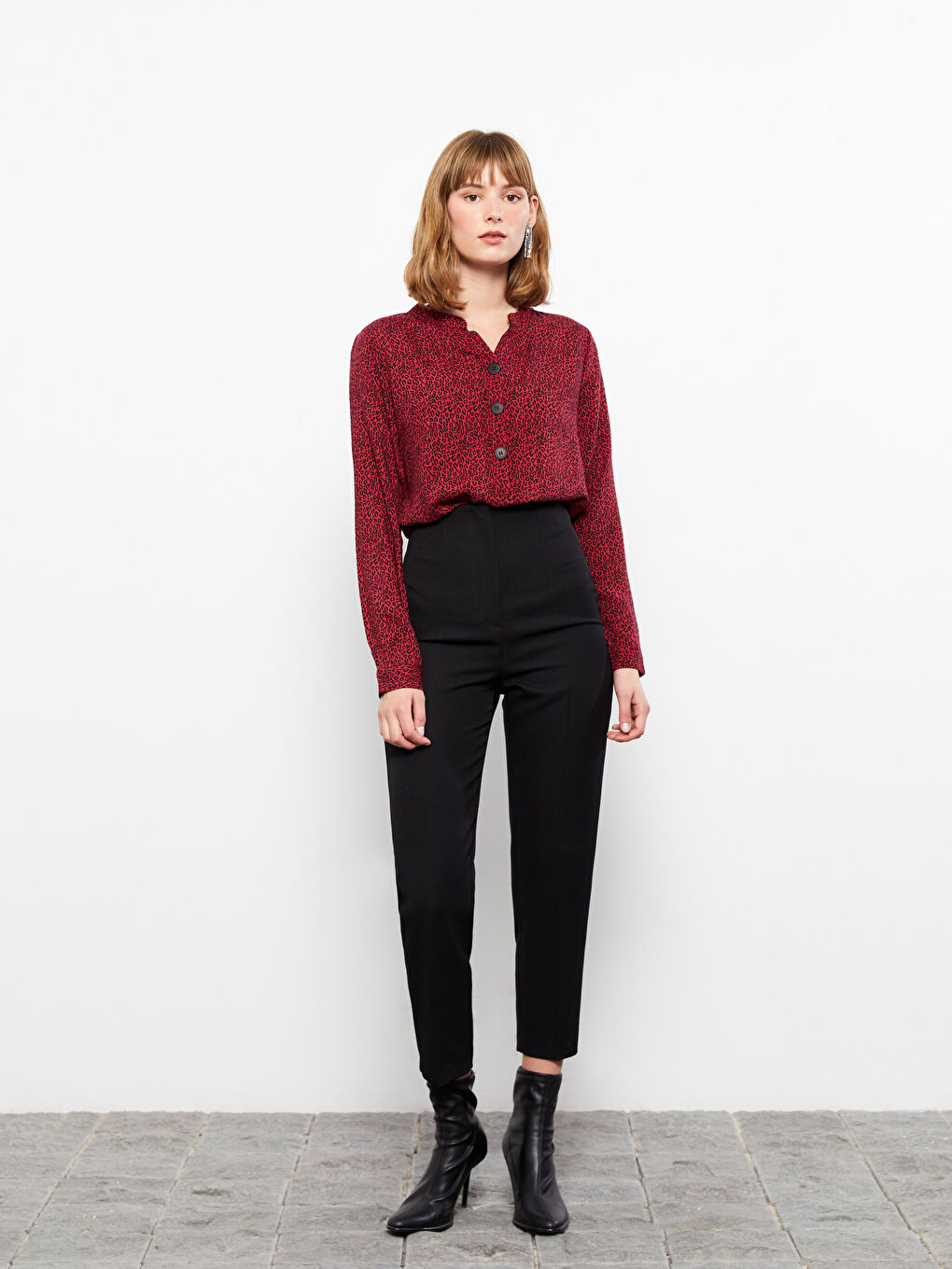 Kırmızı Kaçık Yaka Desenli Uzun Kollu Kadın Bluz-2