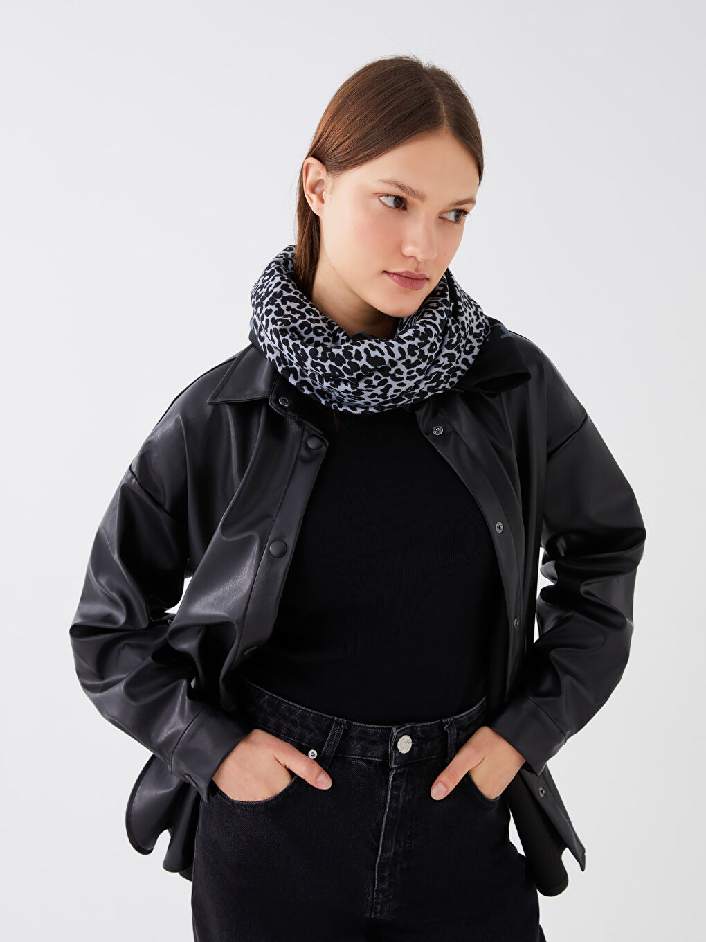 Siyah Leopar Desenli Kadın Şal-1