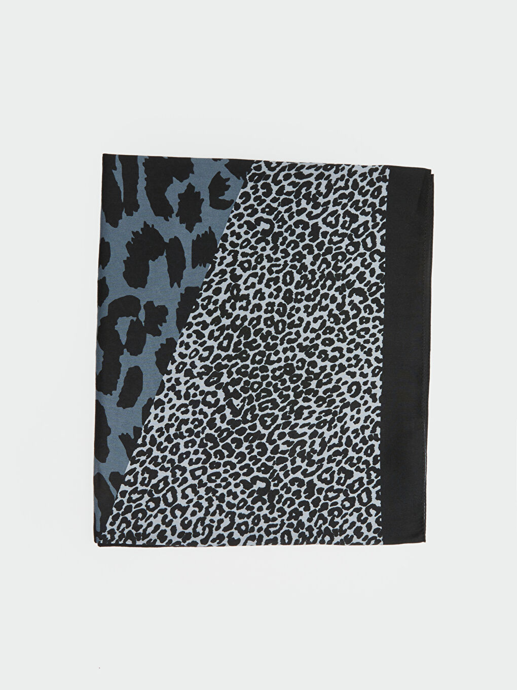Siyah Leopar Desenli Kadın Şal-4