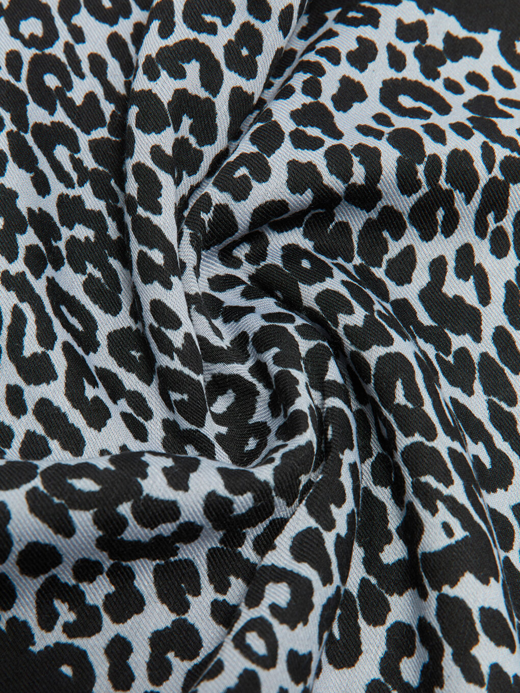 Siyah Leopar Desenli Kadın Şal-5