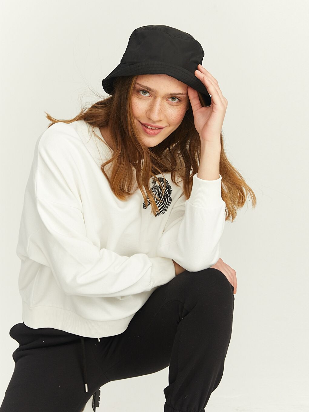 Ekru Bisiklet Yaka Baskılı Uzun Kollu Oversize Pamuklu Kadın Sweatshirt Tunik-2