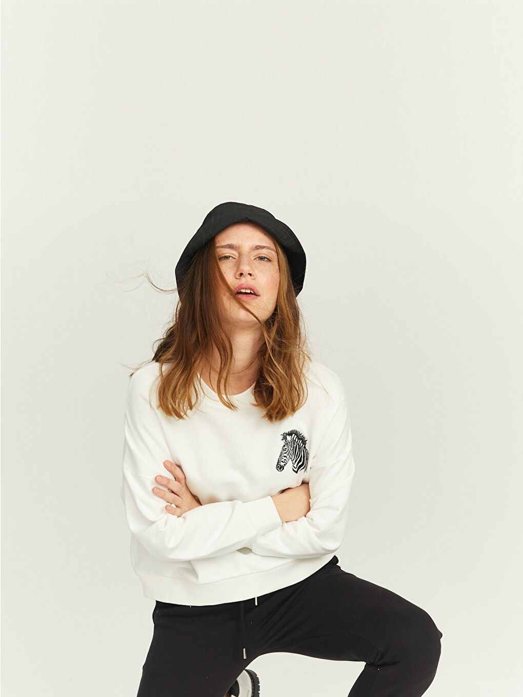 Ekru Bisiklet Yaka Baskılı Uzun Kollu Oversize Pamuklu Kadın Sweatshirt Tunik-3