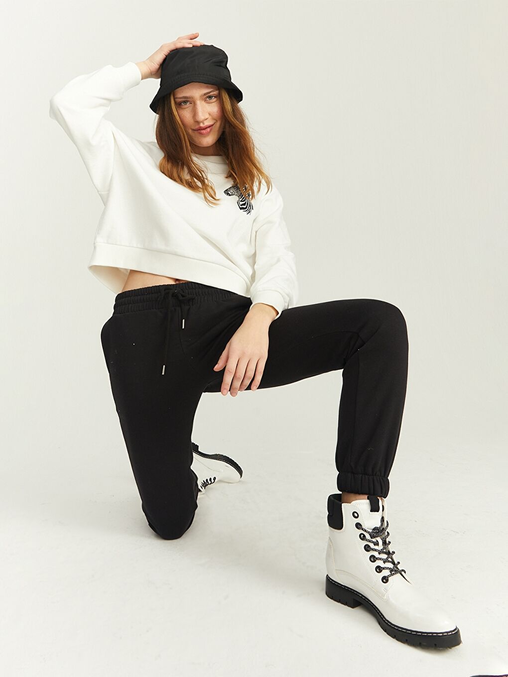 Ekru Bisiklet Yaka Baskılı Uzun Kollu Oversize Pamuklu Kadın Sweatshirt Tunik-5