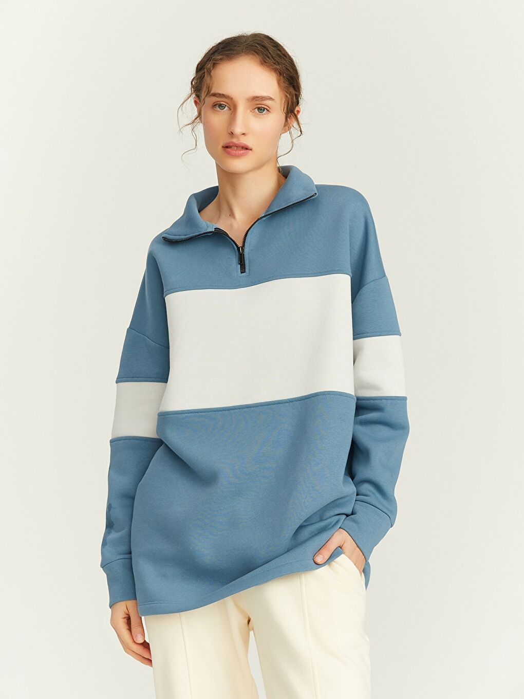 Mavi Dik Yaka Renk Bloklu Uzun Kollu Oversize Kadın Sweatshirt