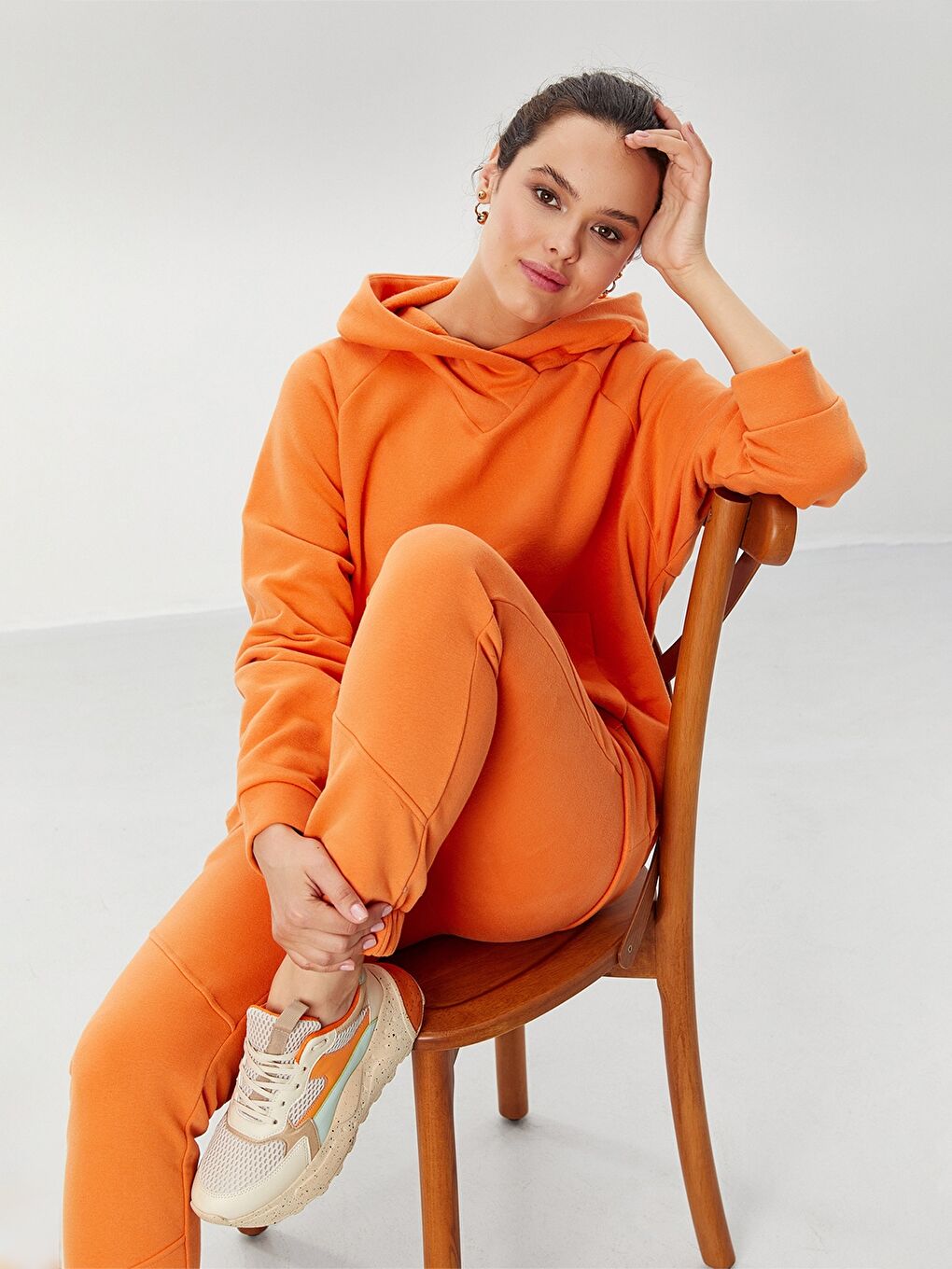 Turuncu Kapüşonlu Düz Uzun Kollu Oversize Kadın Sweatshirt-3