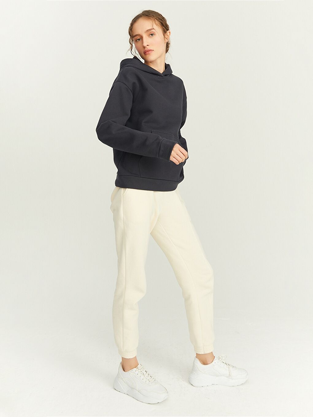 Antrasit Kapüşonlu Düz Uzun Kollu Kadın Sweatshirt-2