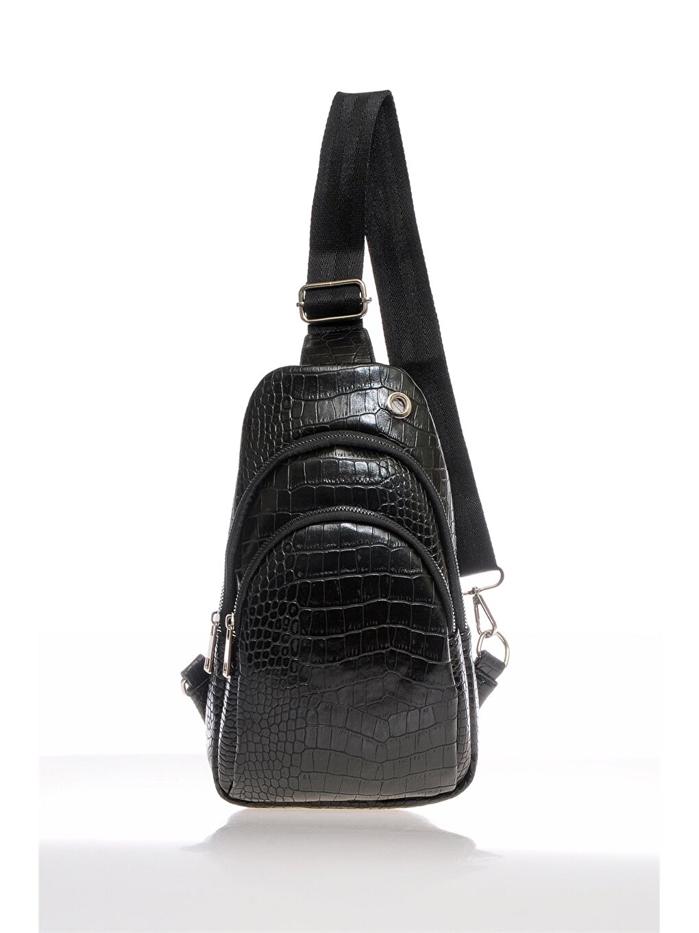 Siyah Deri Görünümlü Kadın Göğüs Çantası