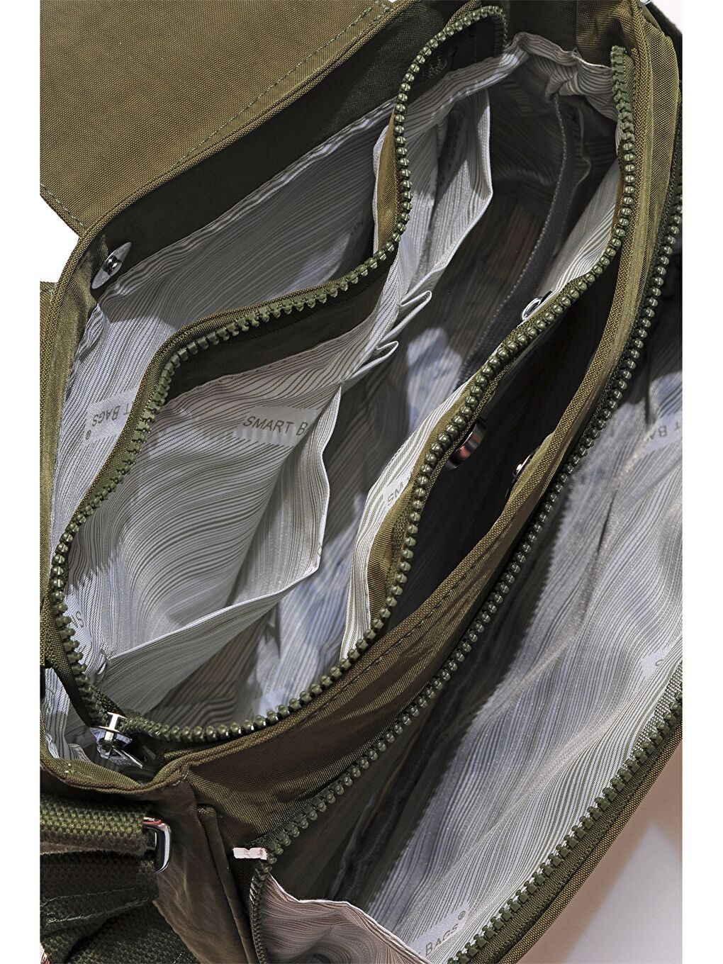 Yeşil Ayarlanabilir Askılı Önden Kapaklı Kadın Çapraz Çanta-3