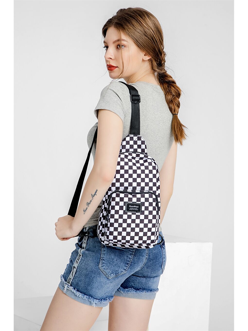 Siyah Dama Desenli Kadın Göğüs Çantası-2