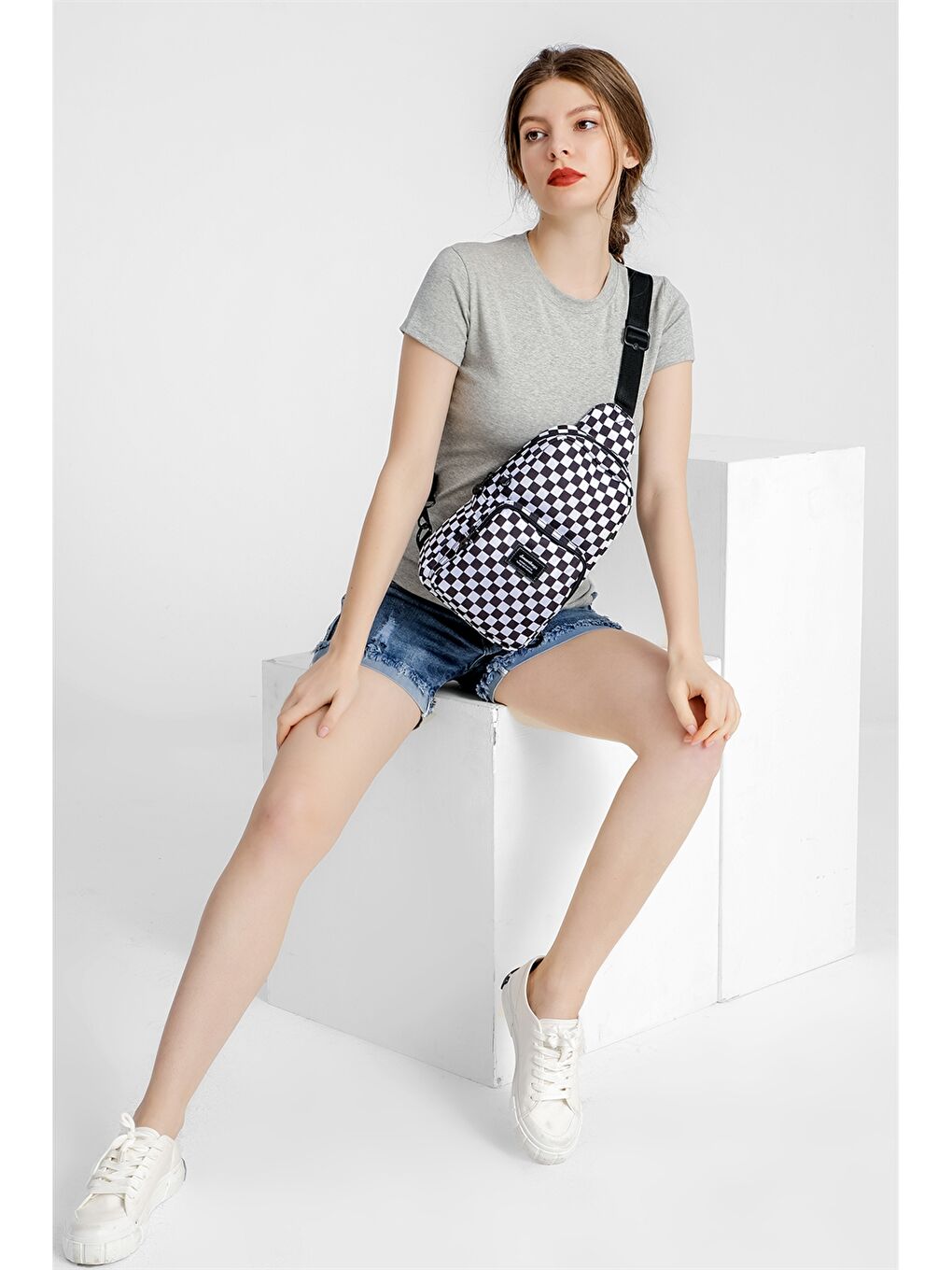 Siyah Dama Desenli Kadın Göğüs Çantası-11