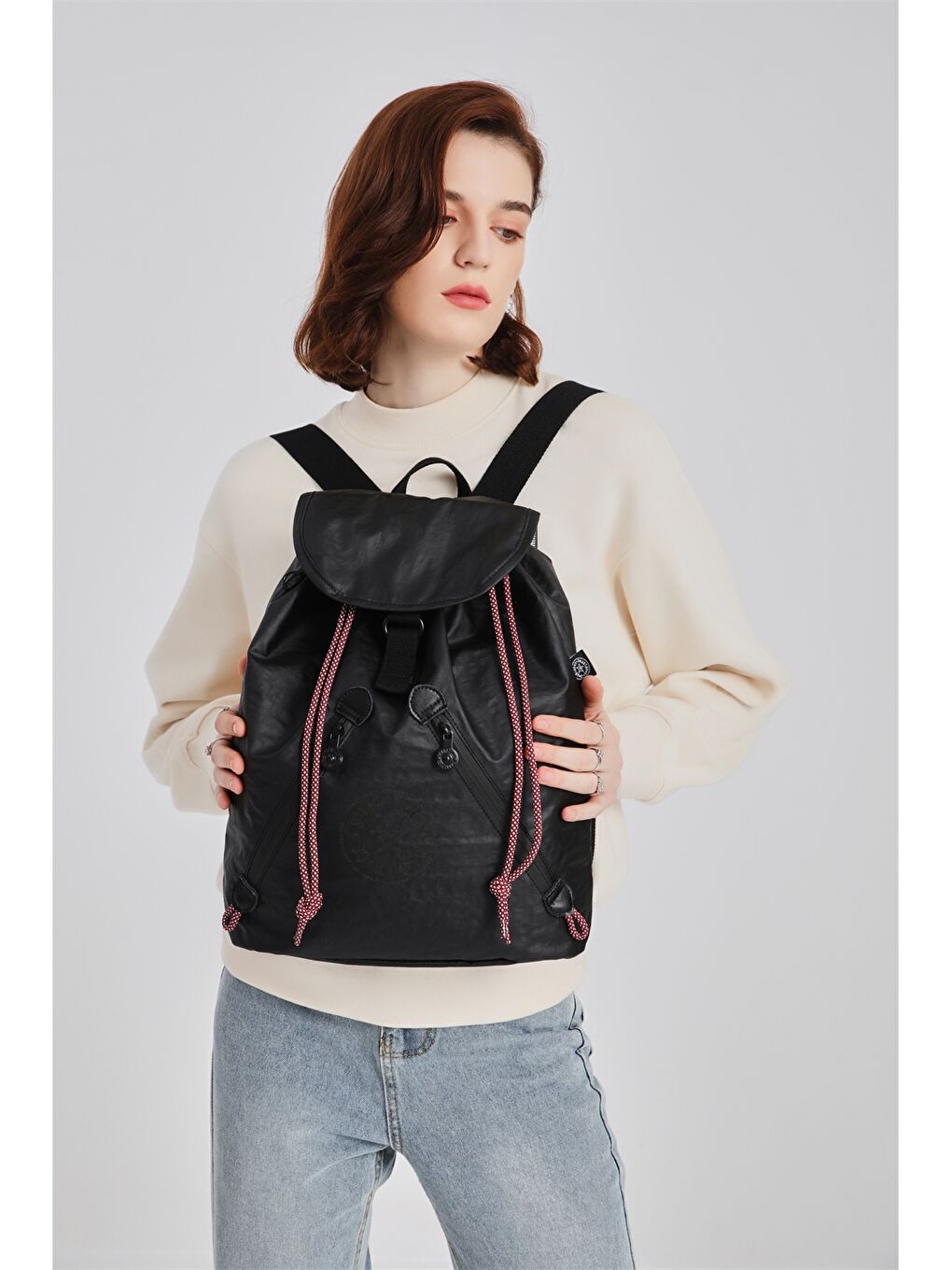Siyah Kadın Düz Sırt Çantası-4