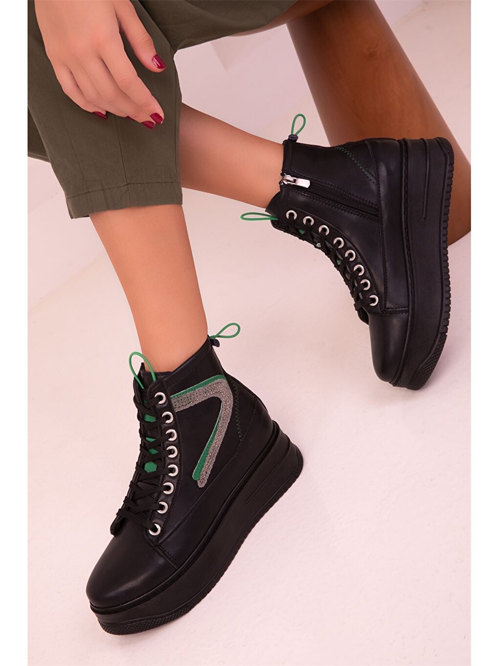 Siyah Desenli Bilek Boy Kadın Bot-2