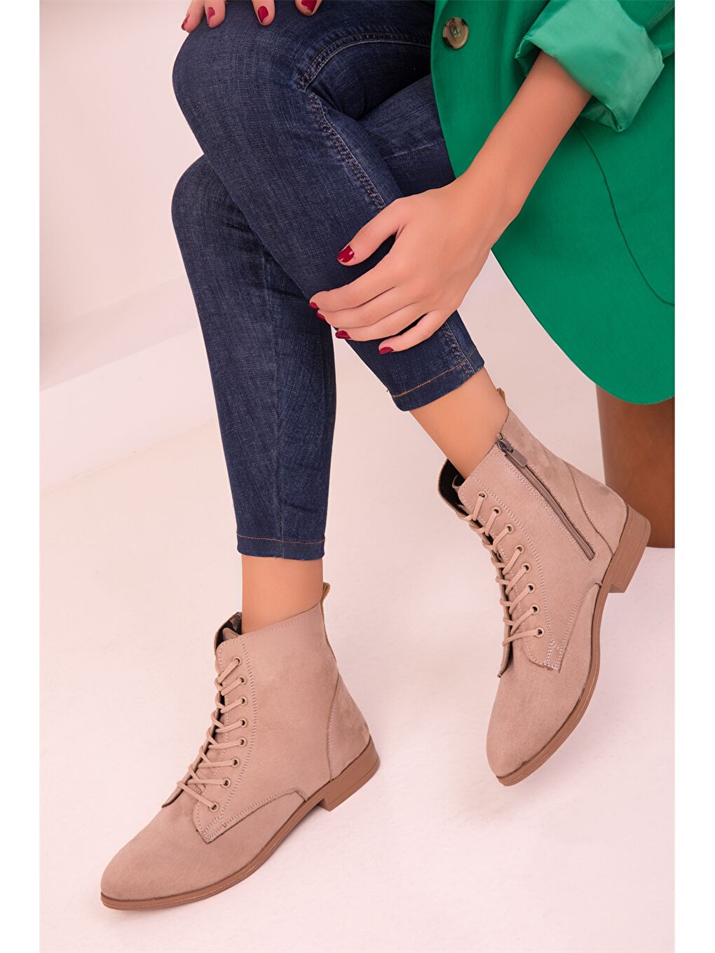 Bej Süet Görünümlü Bağcıklı Bilek Boy Kadın Bot-1