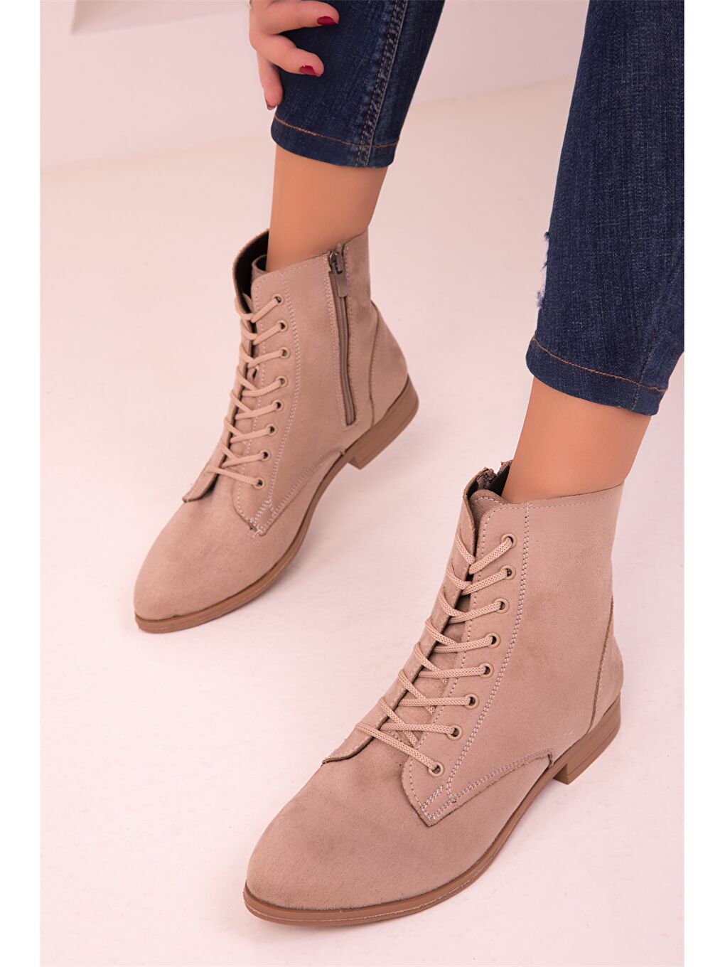 Bej Süet Görünümlü Bağcıklı Bilek Boy Kadın Bot-2