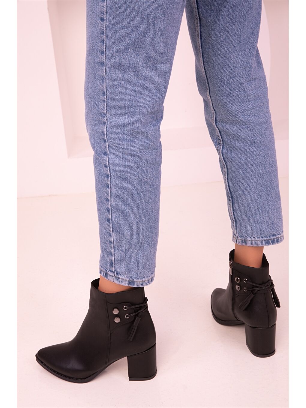 Siyah Süet Görünümlü Topuklu Kadın Bot-3
