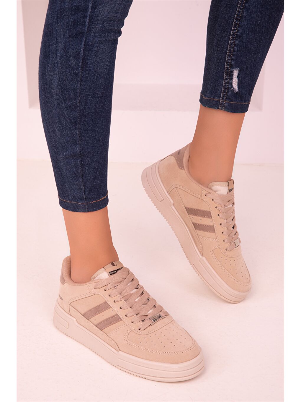 Bej Deri Görünümlü Bağcıklı Kadın Spor Ayakkabı-2