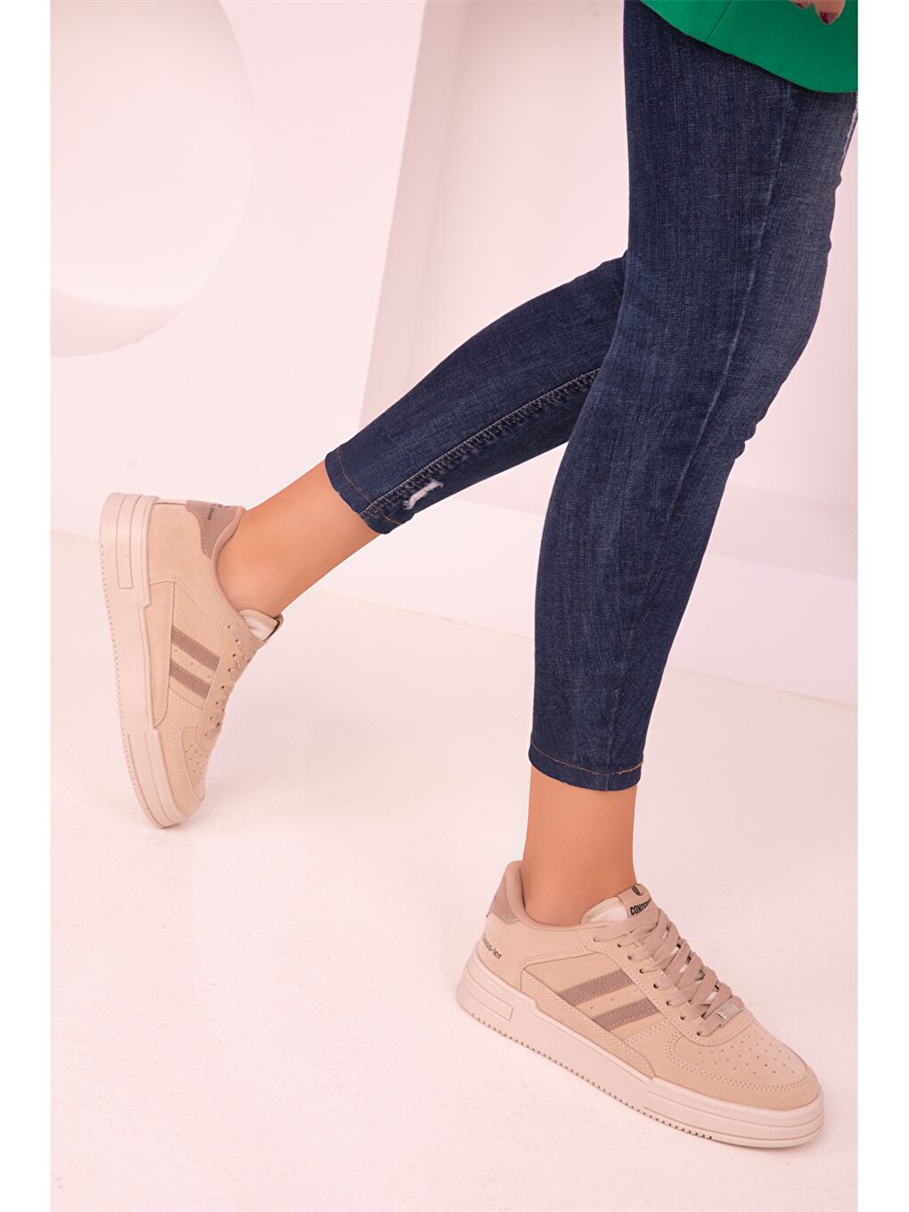 Bej Deri Görünümlü Bağcıklı Kadın Spor Ayakkabı-3