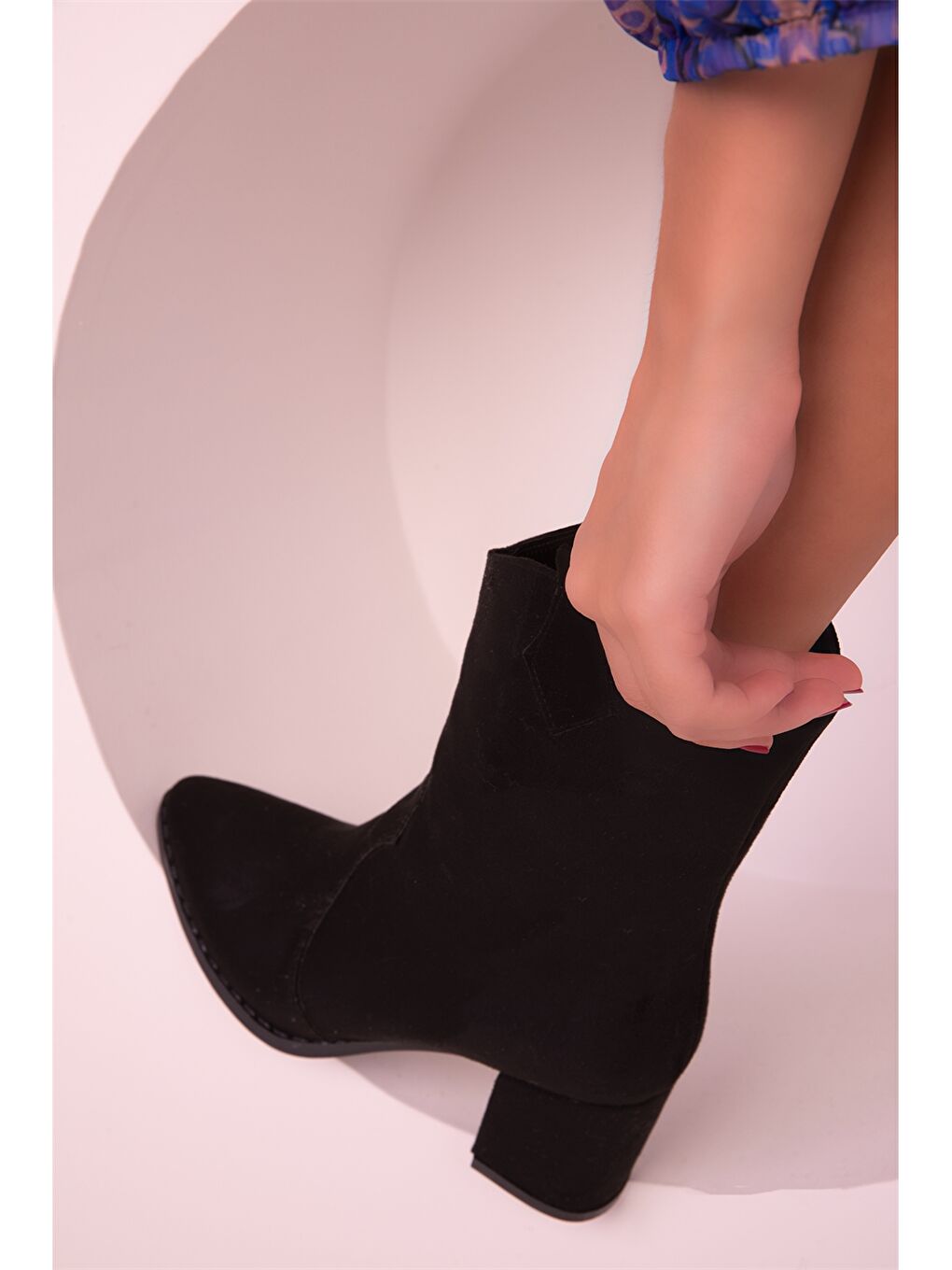 Siyah Süet Görünümlü Topuklu Kadın Bot-4