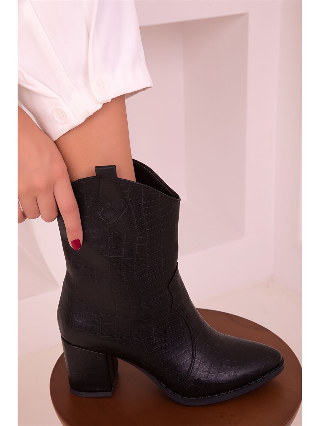 Siyah Süet Görünümlü Topuklu Kadın Bot-3