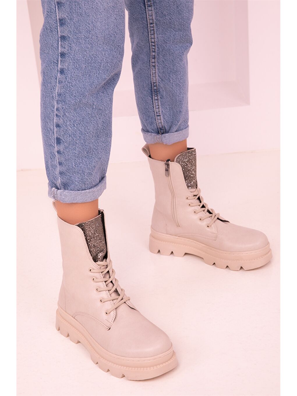 Bej Deri Görünümlü Taş Detaylı Kadın Bot-2