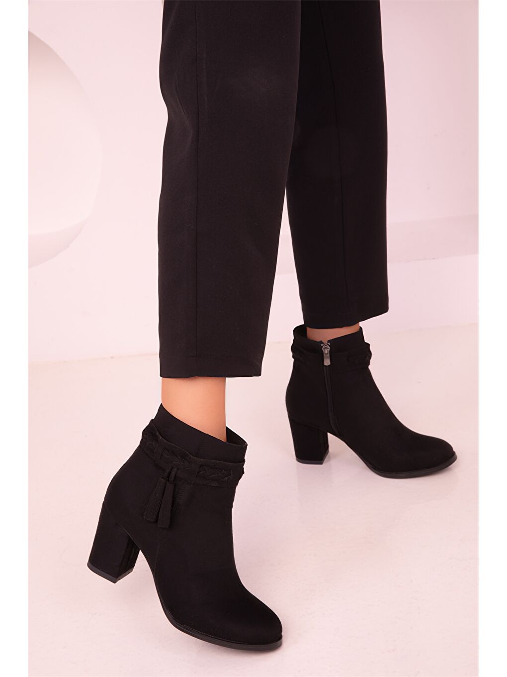 Siyah Süet Görünümlü Kadın Topuklu Bot