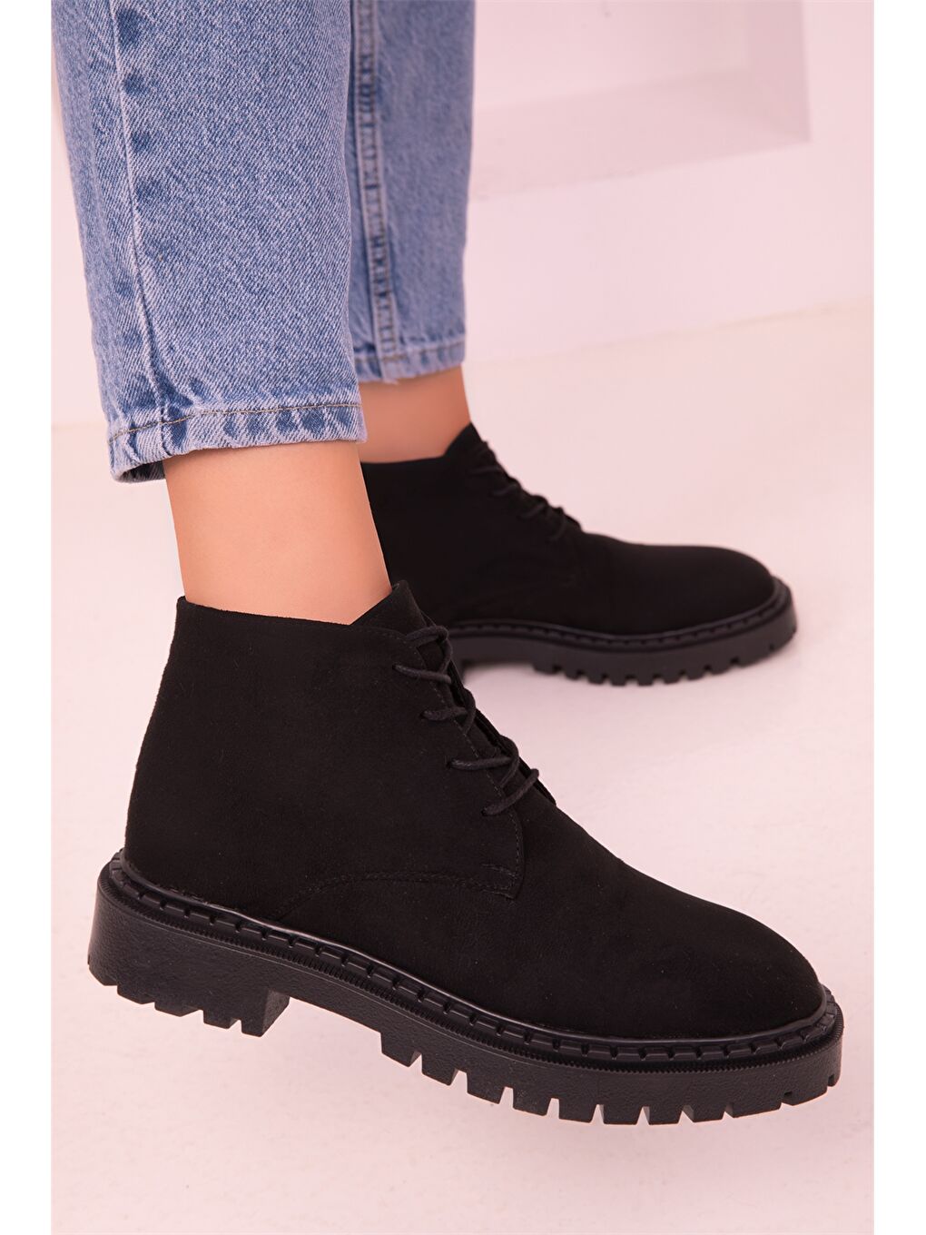 Siyah Süet Bağcıklı Bilek Boy Kadın Bot-2