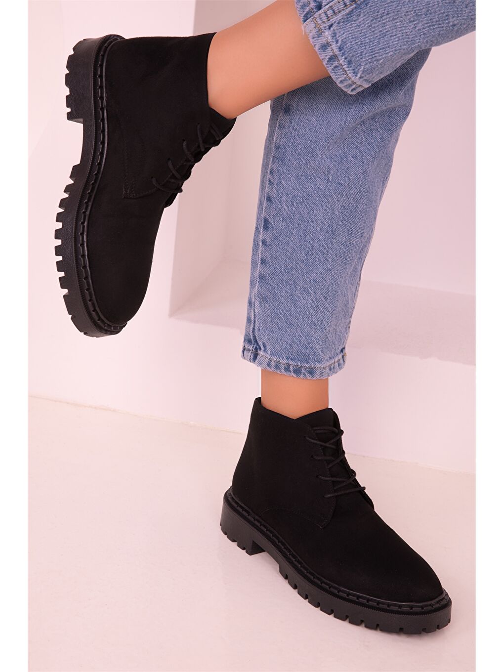Siyah Süet Bağcıklı Bilek Boy Kadın Bot-3
