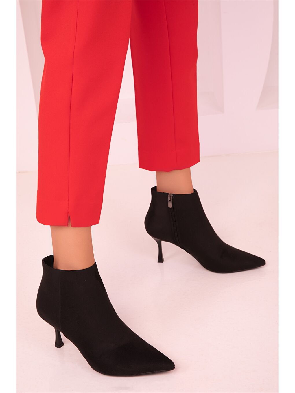 Siyah Deri Görünümlü Bilek Boy Kadın Topuklu Bot-3