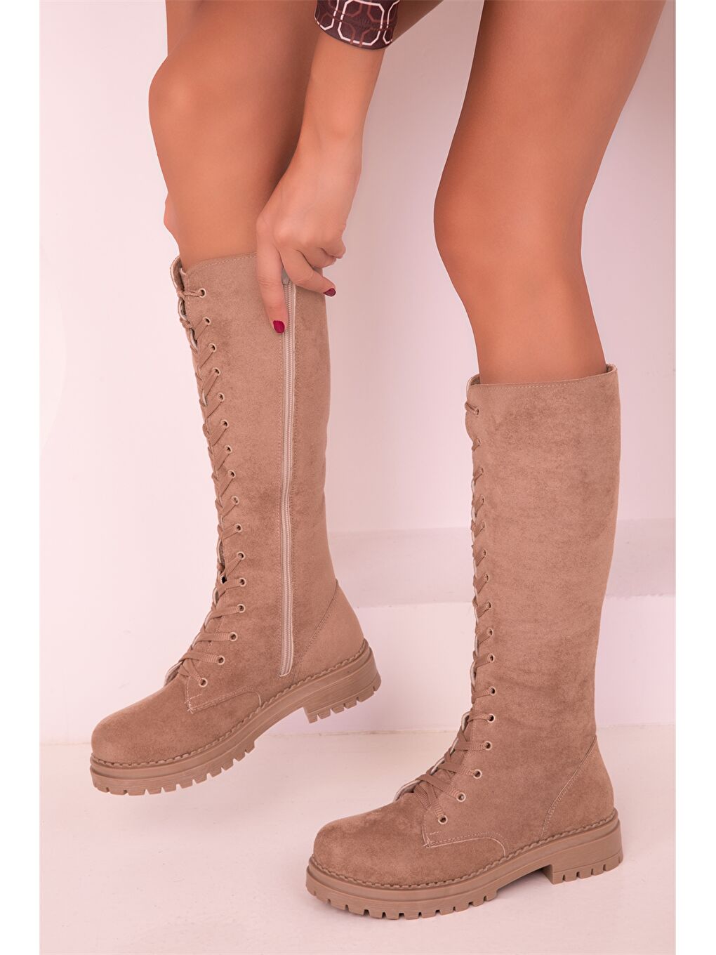 Kahverengi Deri Görünümlü Fermuarlı Kadın Çizme