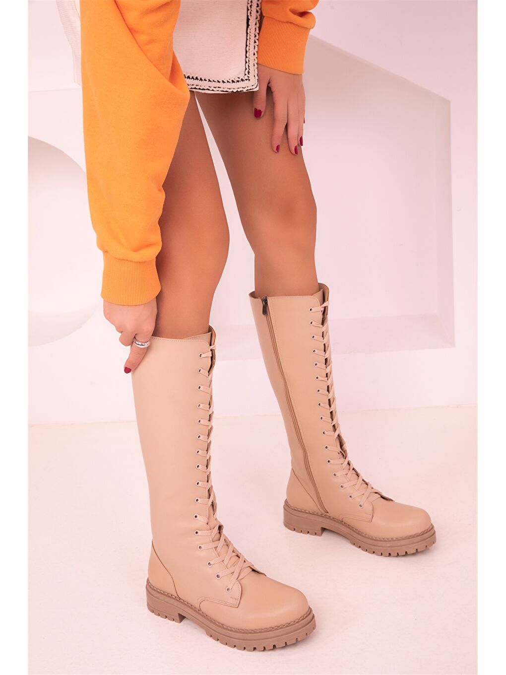 Bej Deri Görünümlü Fermuarlı Kadın Çizme-2
