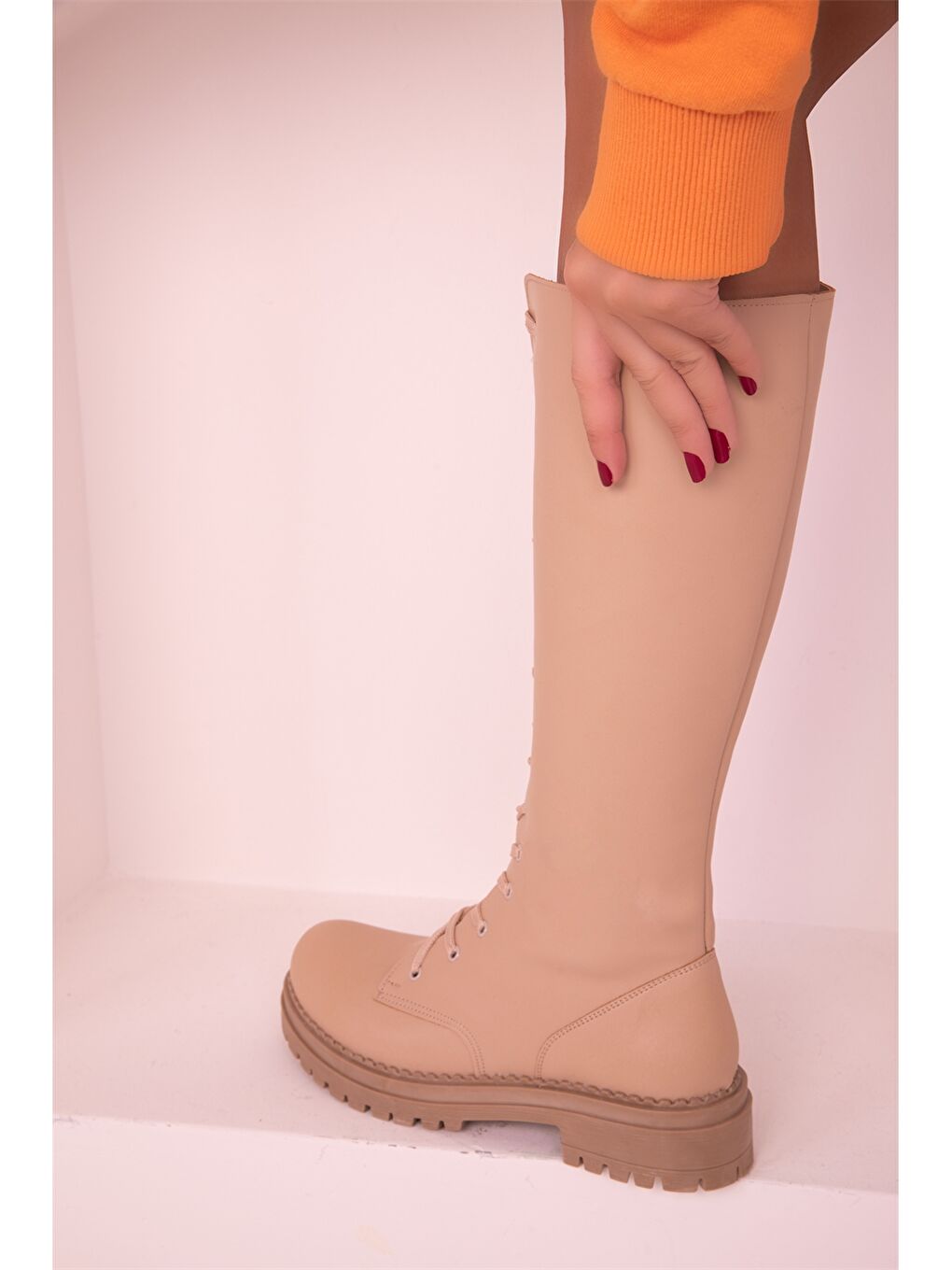 Bej Deri Görünümlü Fermuarlı Kadın Çizme-3